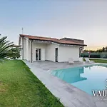 Villa Blu Lucca- Pool And Parking 10 Min From Lucca Capannori