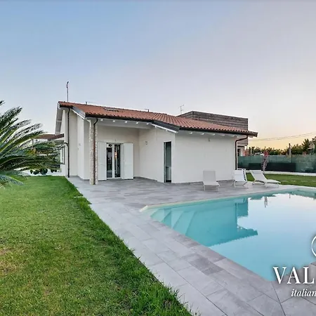 Villa Blu Lucca- Pool And Parking 10 Min From Lucca Capannori